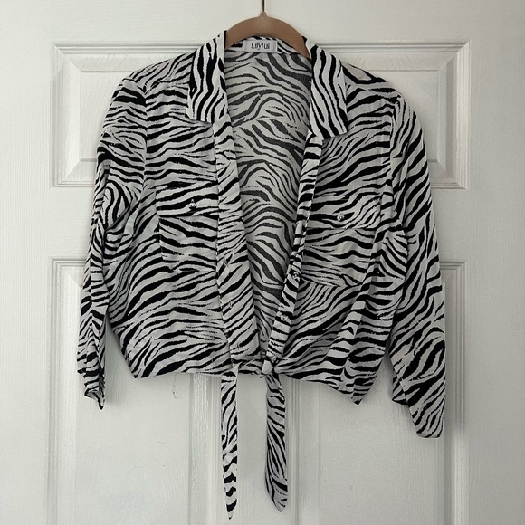 Zebra Front Tie Quarter Sleeve Top - Picture 1 of 4